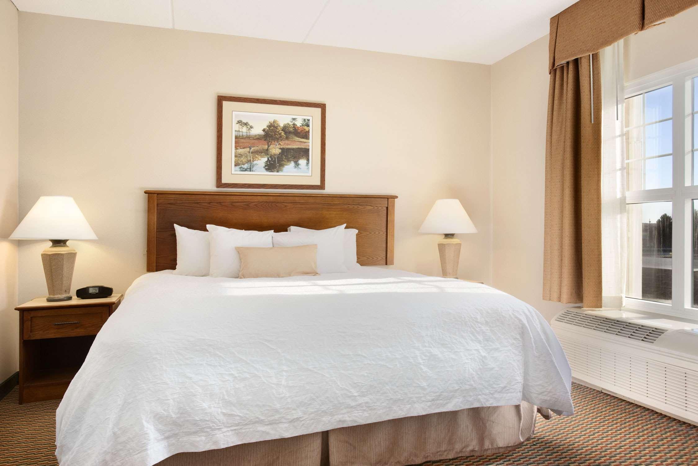 Hampton Inn & Suites Providence-Warwick Airport Kültér fotó