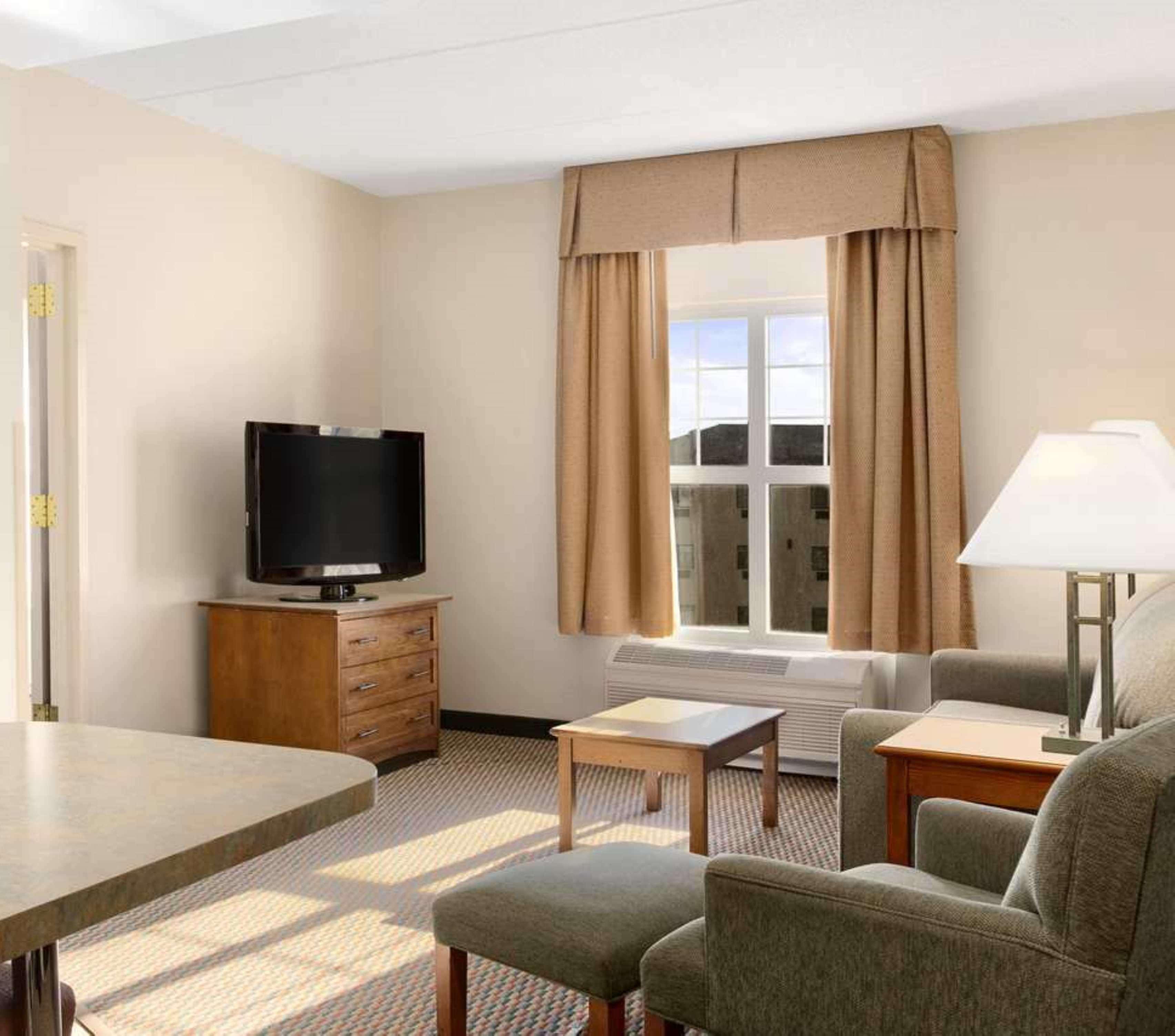 Hampton Inn & Suites Providence-Warwick Airport Kültér fotó