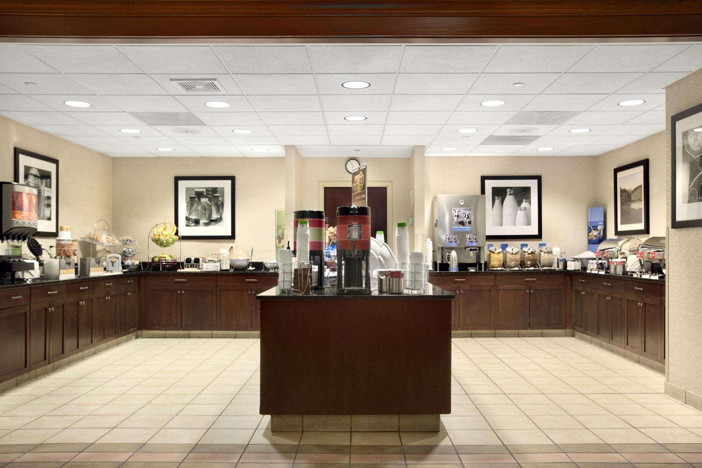 Hampton Inn & Suites Providence-Warwick Airport Kültér fotó