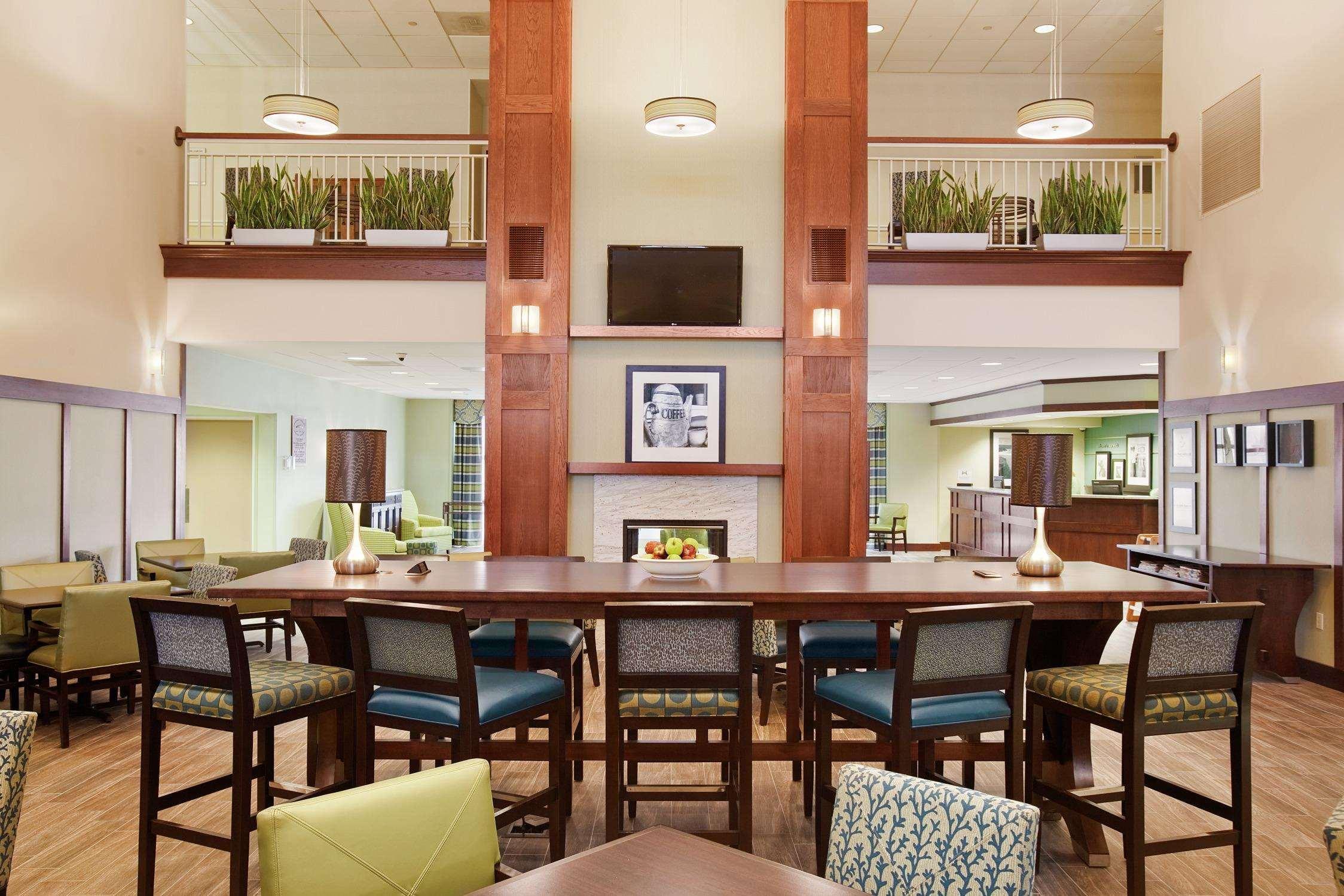 Hampton Inn & Suites Providence-Warwick Airport Kültér fotó
