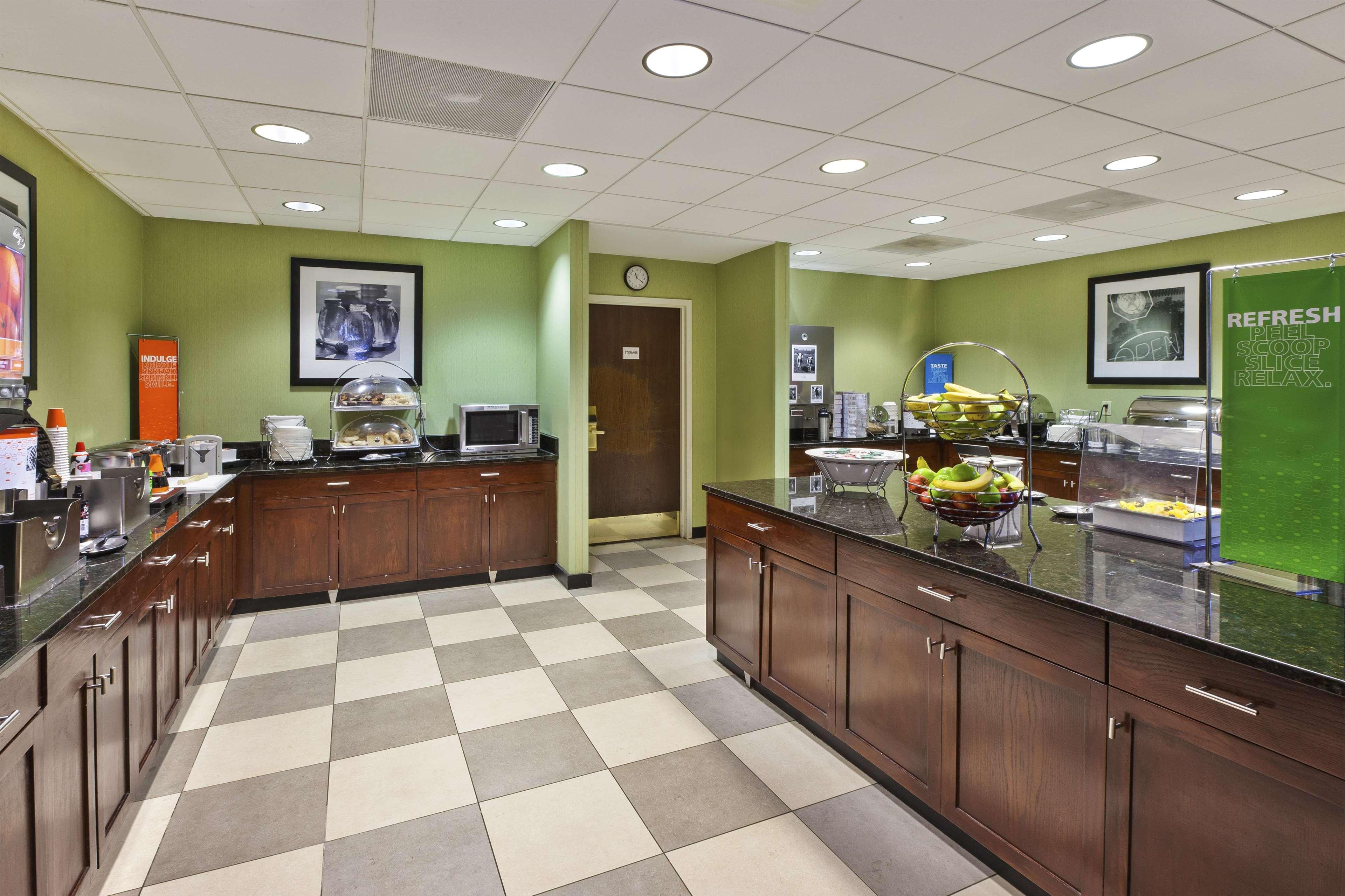 Hampton Inn & Suites Providence-Warwick Airport Kültér fotó