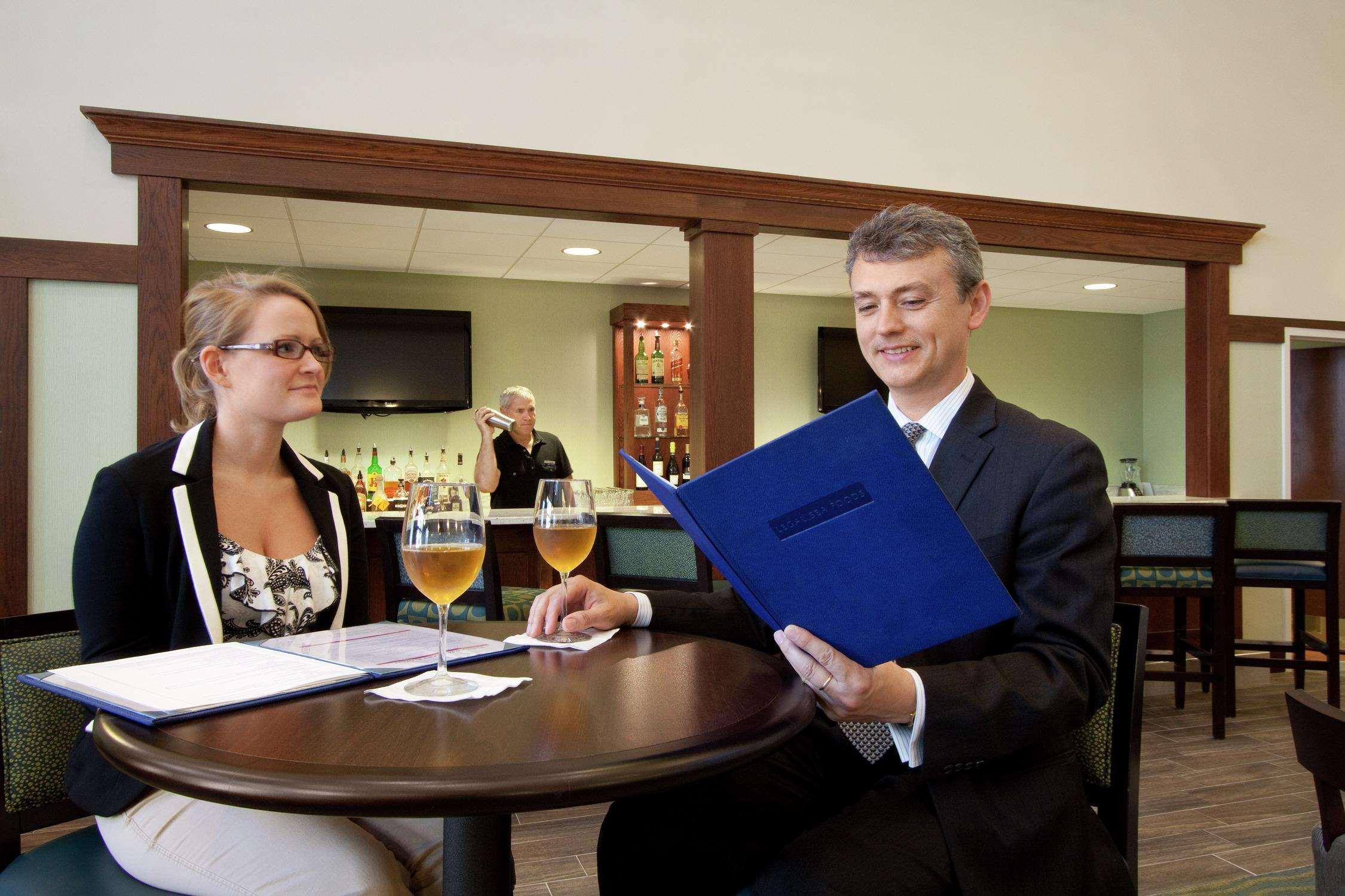 Hampton Inn & Suites Providence-Warwick Airport Étterem fotó