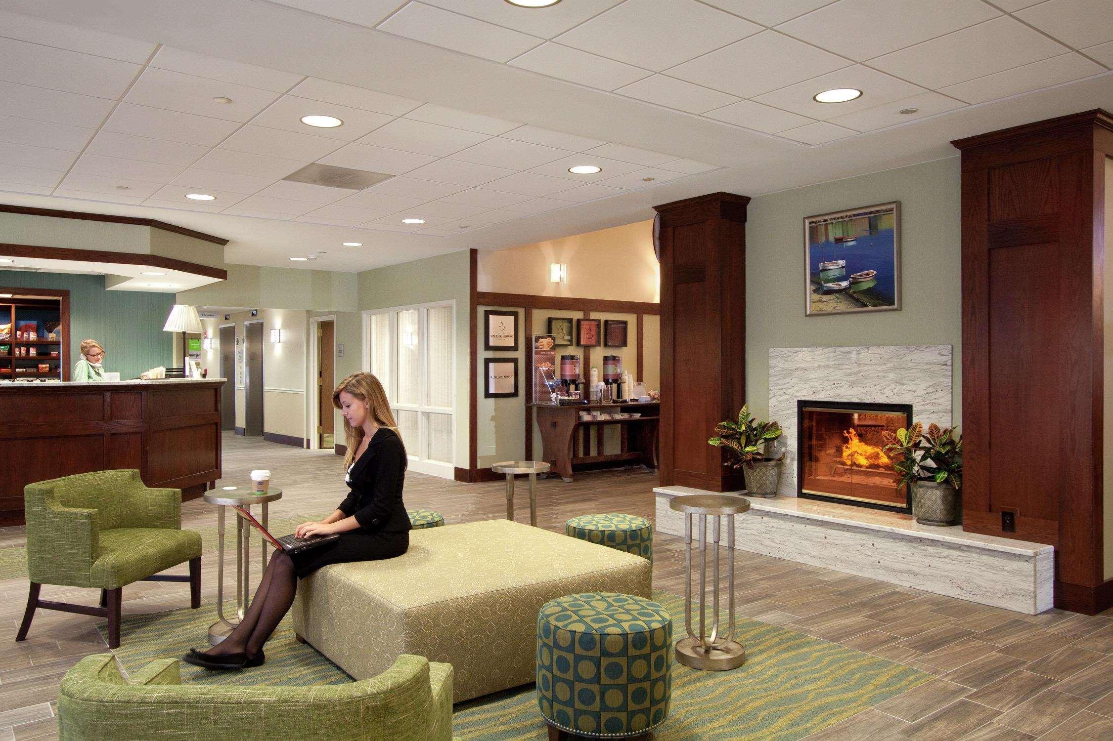 Hampton Inn & Suites Providence-Warwick Airport Kültér fotó