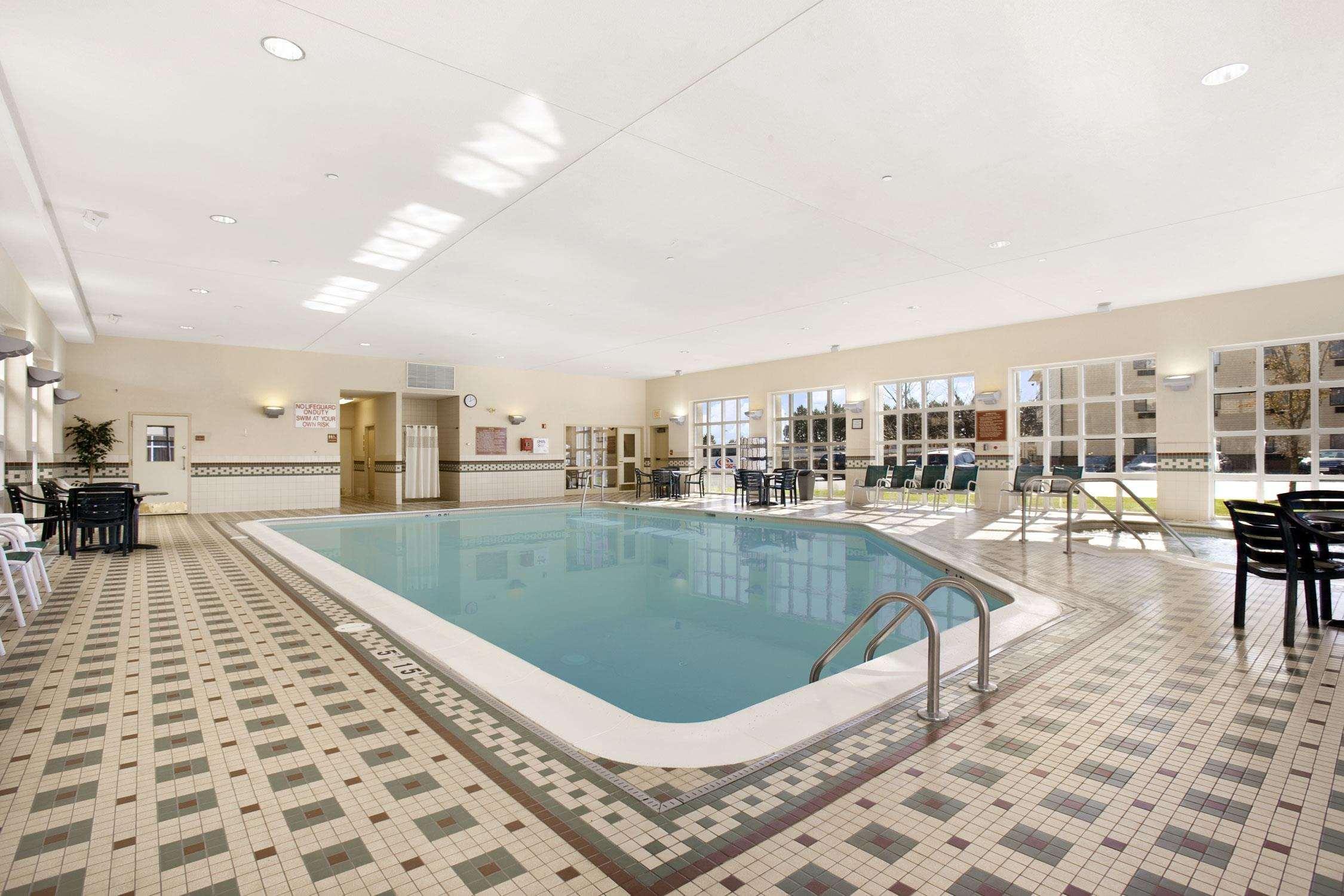 Hampton Inn & Suites Providence-Warwick Airport Kültér fotó