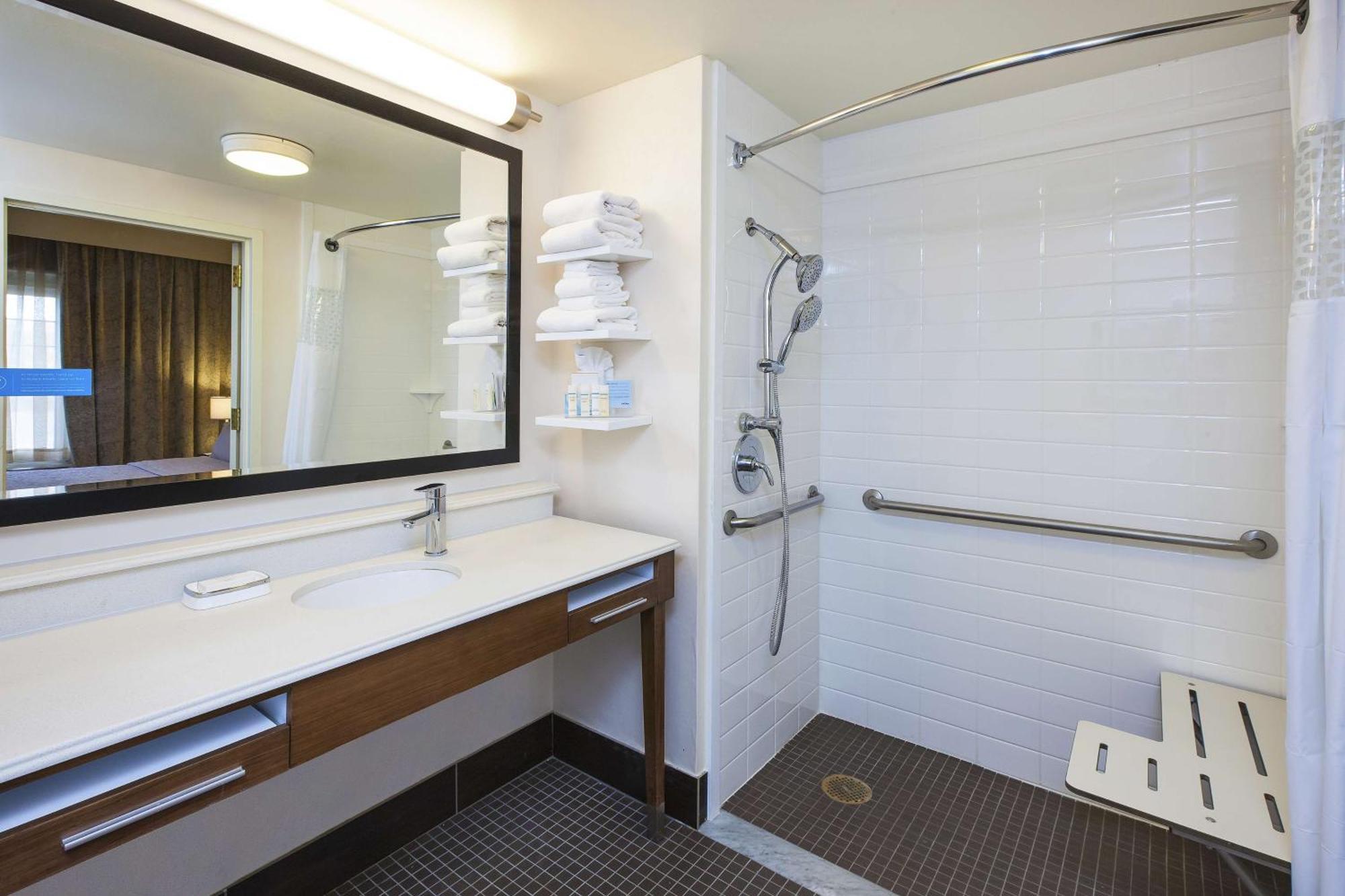Hampton Inn & Suites Providence-Warwick Airport Kültér fotó