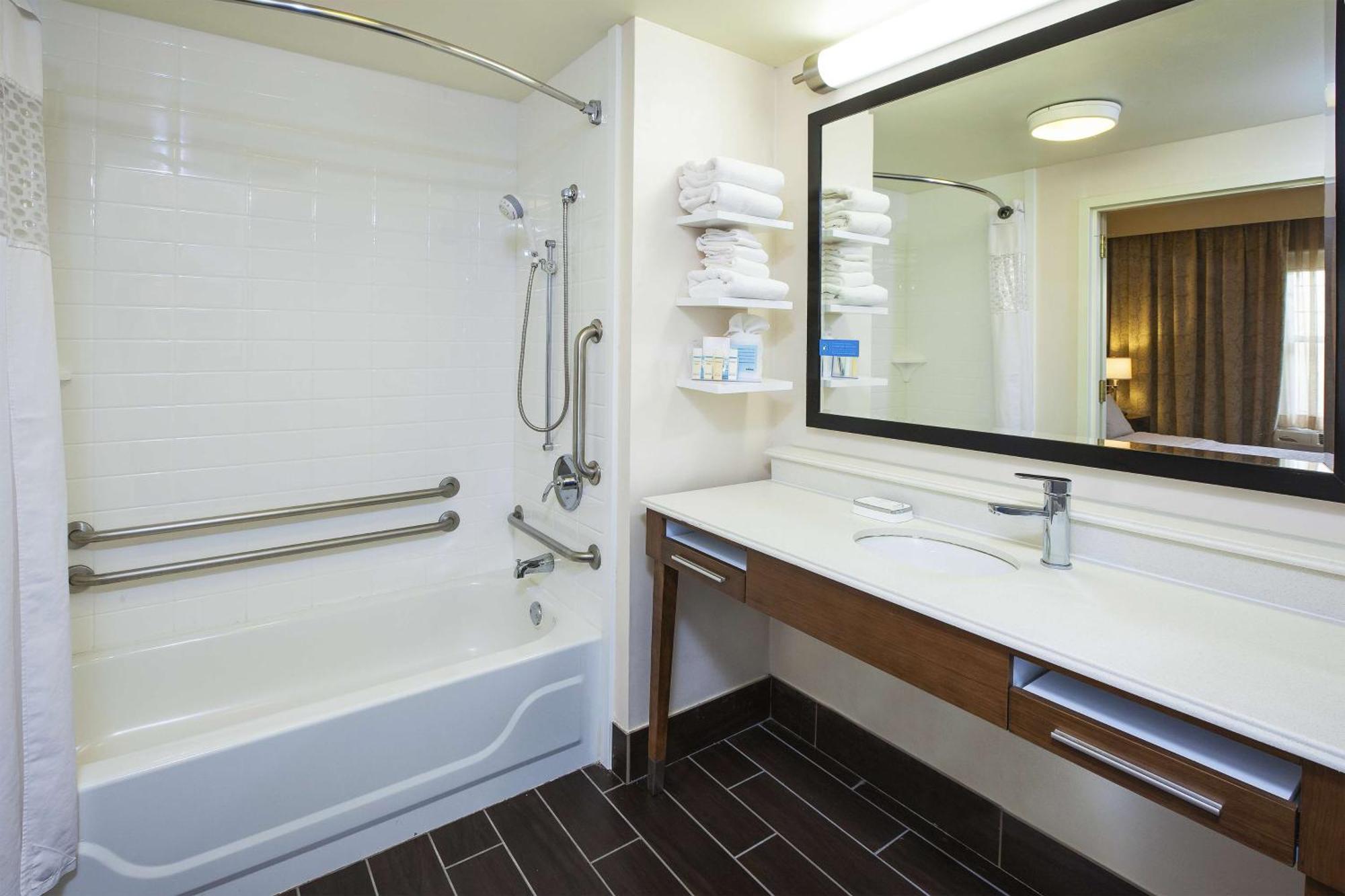 Hampton Inn & Suites Providence-Warwick Airport Kültér fotó