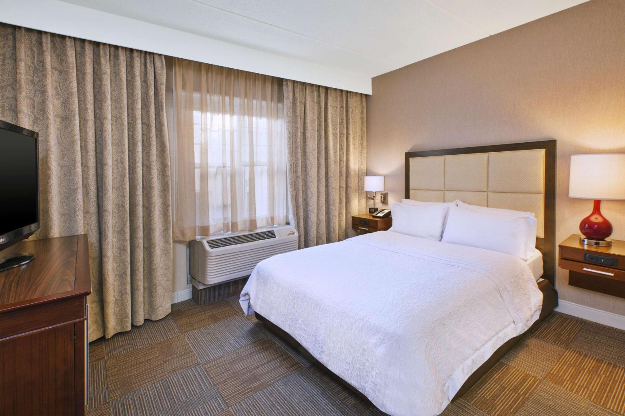 Hampton Inn & Suites Providence-Warwick Airport Kültér fotó